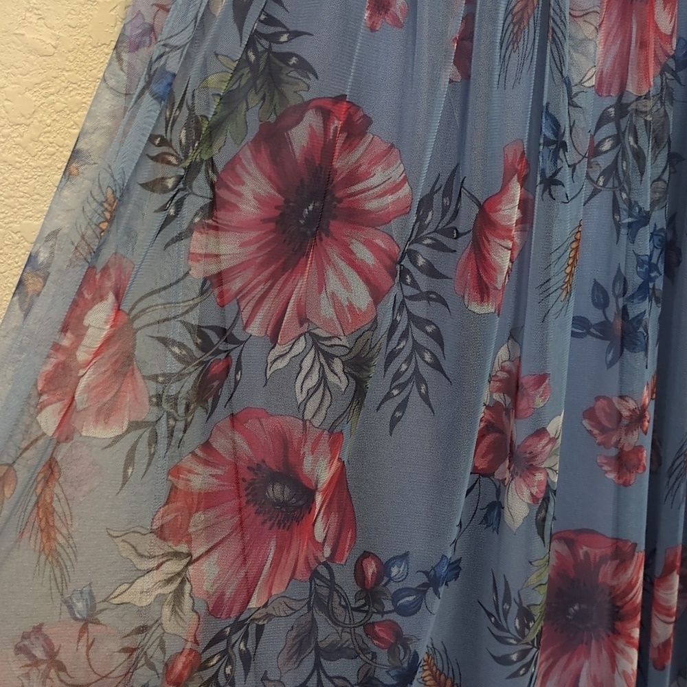 Candalite Petite blue pink floral sleeveless fit and flare maxi dress - Picture 3 of 6